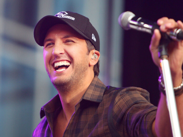 How Old Is Luke Bryan